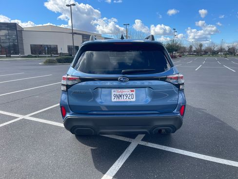 Used 2025 Subaru Forester Premium w/ Convenience Package #1 image 5