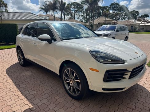 Used 2022 Porsche Cayenne AWD/4WD image 2