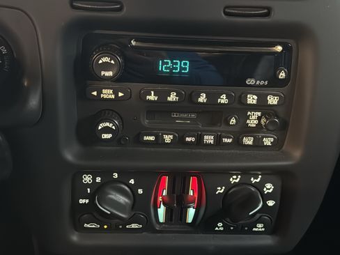 Used 2002 Chevrolet Monte Carlo SS w/ Pace Car Replica Pkg image 16