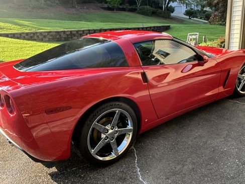 Used 2006 Chevrolet Corvette Coupe w/ Preferred Equipment Group RWD image 10