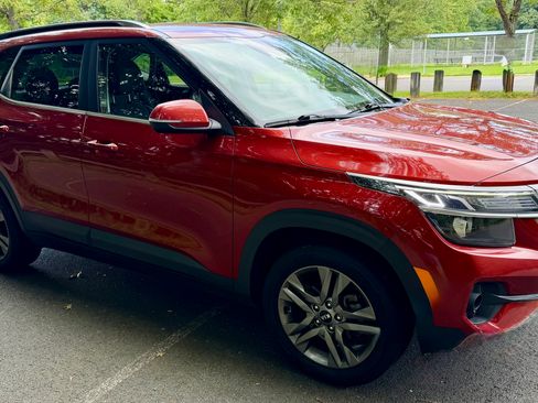 Used 2021 Kia Seltos S FWD image 4