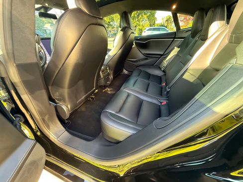 Used 2020 Tesla Model S Long Range Plus image 12