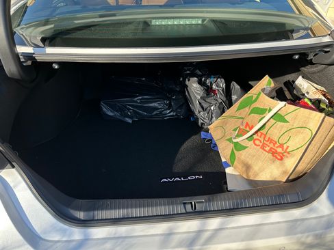 Used 2022 Toyota Avalon Limited image 14