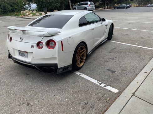 Used 2018 Nissan GT-R Premium image 5
