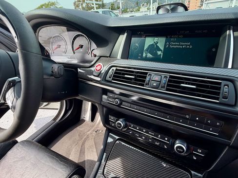 Used 2014 BMW M5 image 22