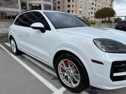 Used 2025 Porsche Cayenne S image 8