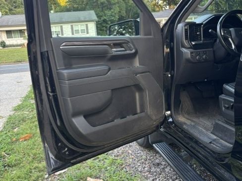 Used 2023 Chevrolet Silverado 1500 RST AWD/4WD image 16