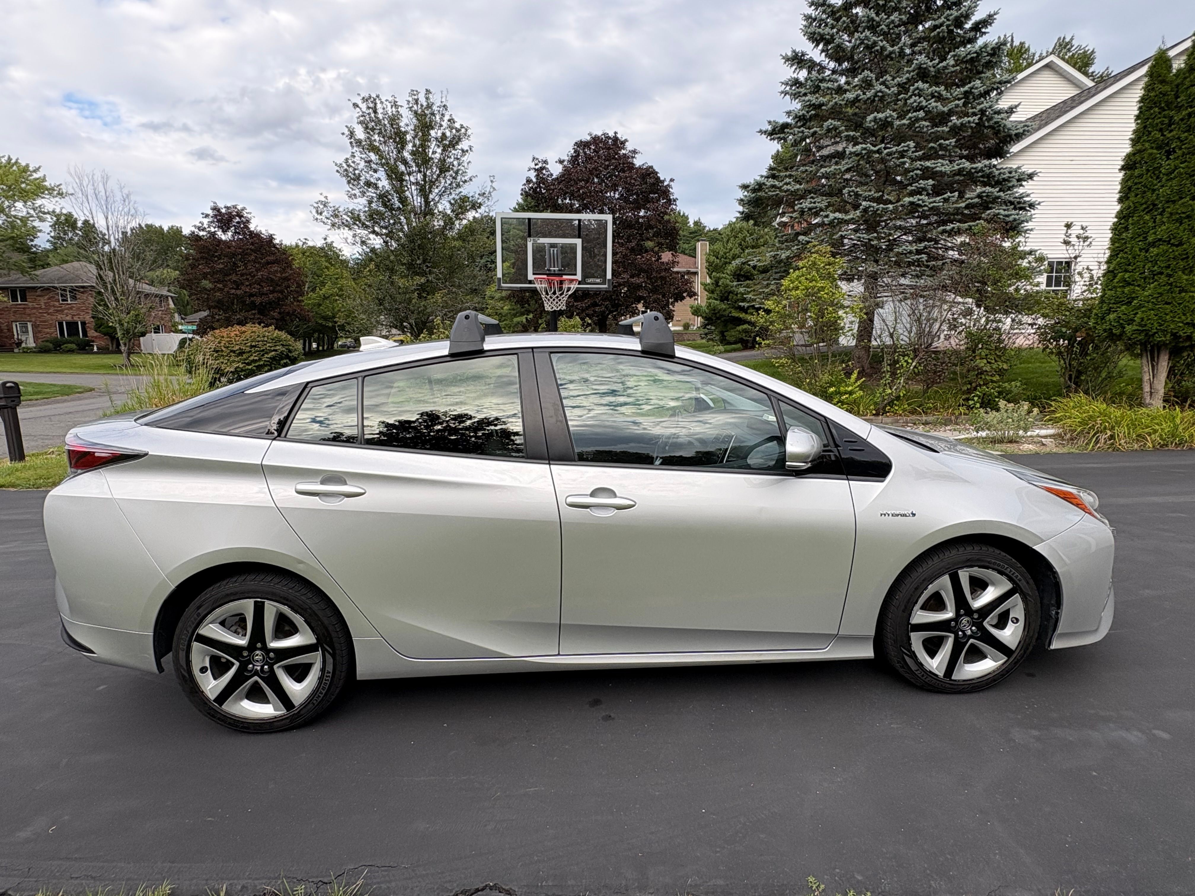 Used 2017 Toyota Prius Four Touring w/ Carpet Mat Package FWD image 5