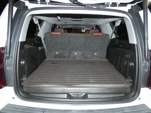 Used 2019 Chevrolet Suburban Premier w/ Premier Plus Edition image 9