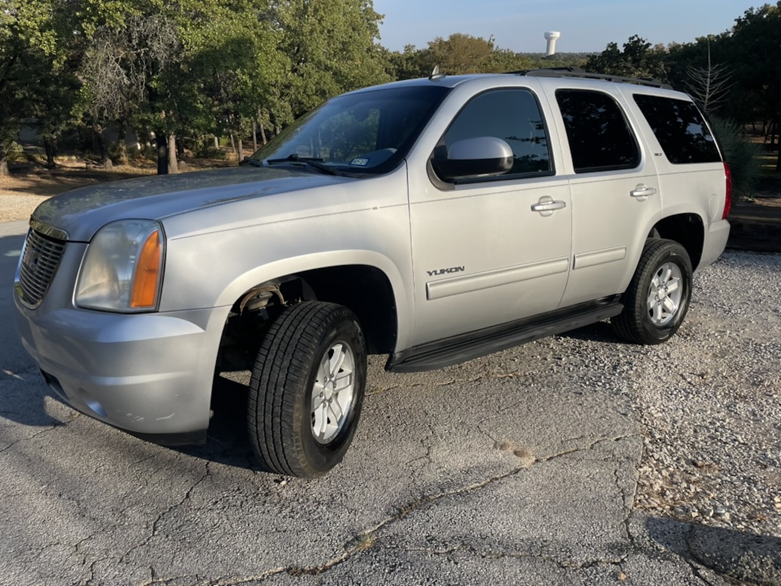 Used 2012 GMC Yukon SLT w/ SLT-2 Equipment Package AWD/4WD image 1