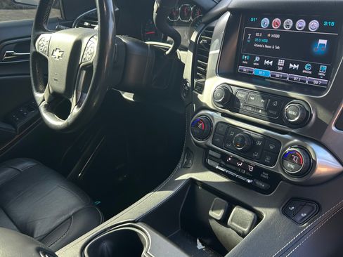 Used 2018 Chevrolet Suburban LT image 15
