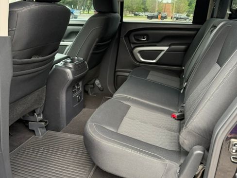 Used 2018 Nissan Titan SV w/ SV Convenience Package AWD/4WD image 5