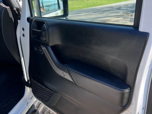 Used 2018 Jeep Wrangler Unlimited Sport image 22