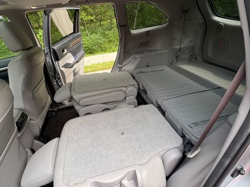 Used 2015 Toyota Highlander Limited w/ Driver Technology Package FWD image 30