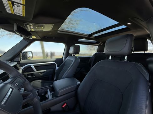 Used 2022 Land Rover Defender 90 image 17