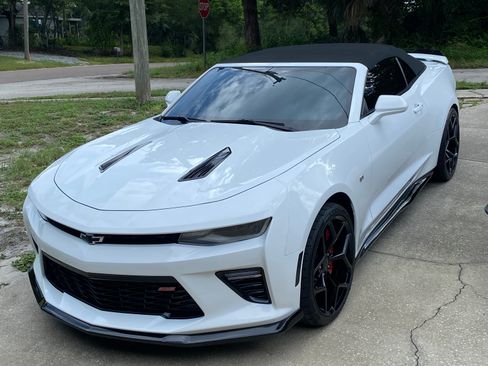 Used 2017 Chevrolet Camaro SS RWD image 9