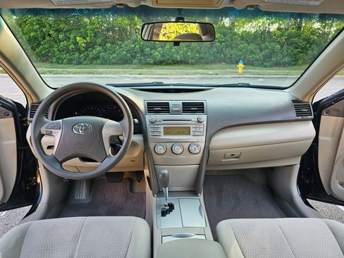 Used 2011 Toyota Camry LE image 16