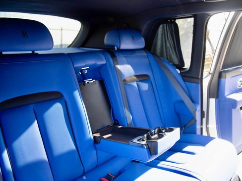 Used 2022 Rolls-Royce Cullinan w/ Technology Package image 23