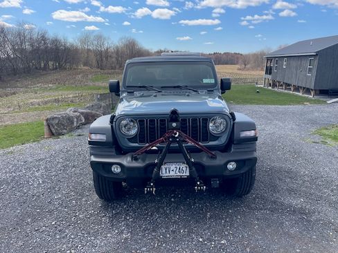 Used 2025 Jeep Wrangler Sport image 5