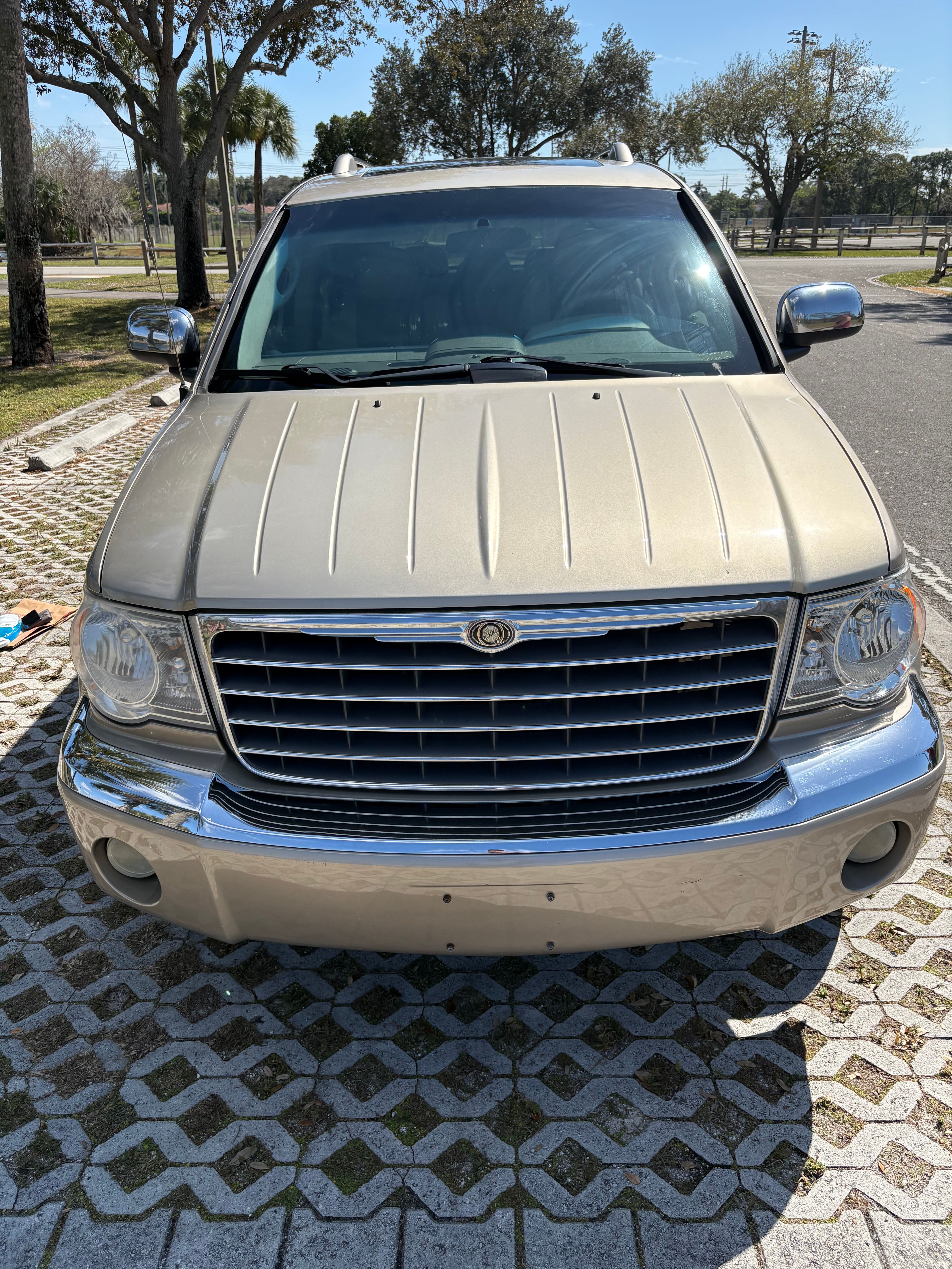 Used 2008 Chrysler Aspen Limited RWD image 2
