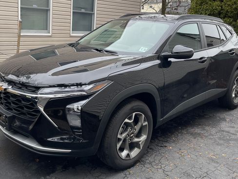 Used 2025 Chevrolet Trax LT w/ Driver Confidence Package image 10