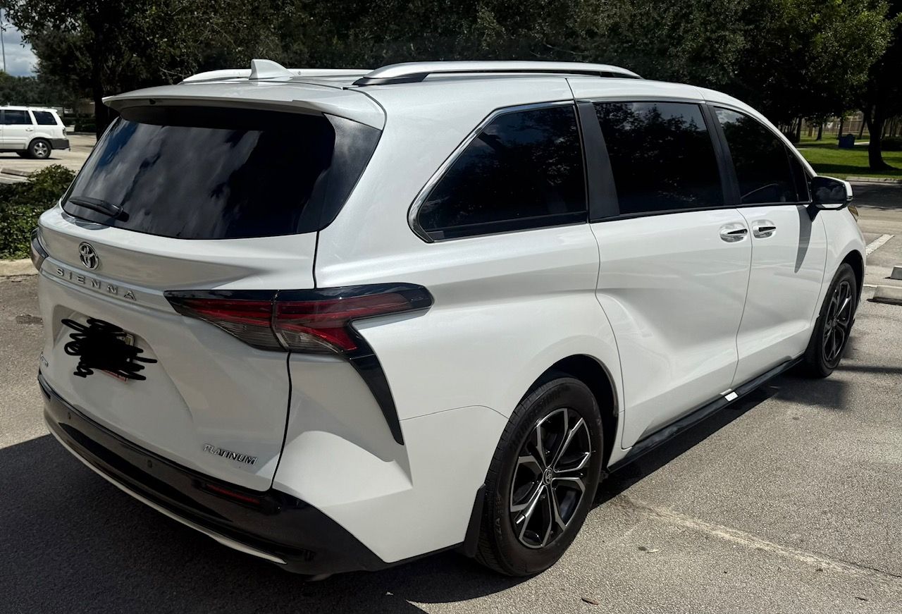 Used 2026 Toyota Sienna Platinum AWD/4WD image 19