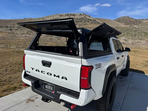 Used 2025 Toyota Tacoma TRD Off-Road w/ TRD Off Road Premium Package image 12