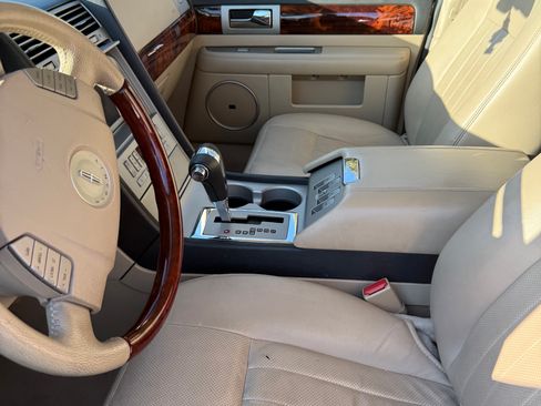 Used 2006 Lincoln Navigator Luxury AWD/4WD image 12