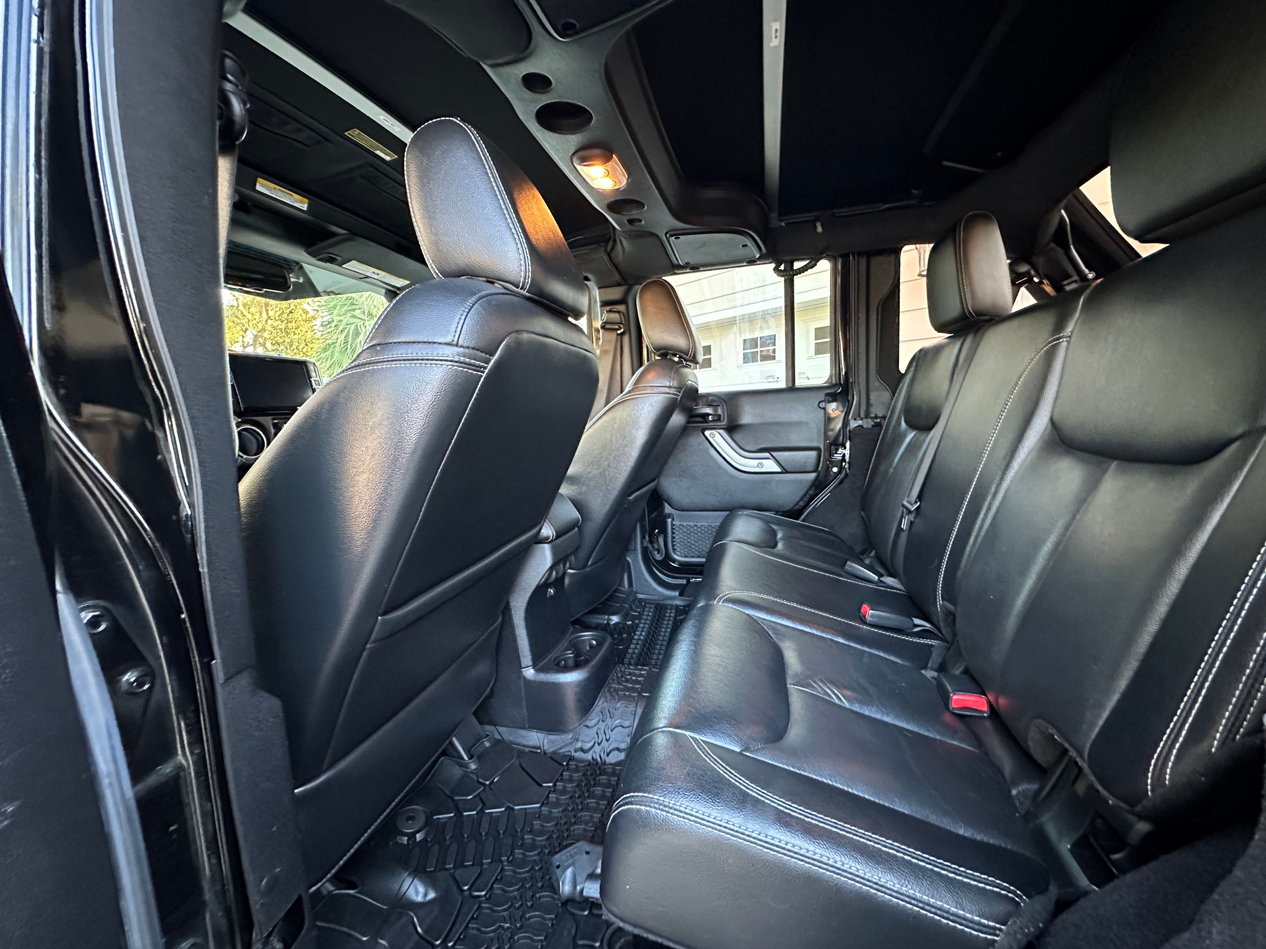 Used 2015 Jeep Wrangler Unlimited Rubicon AWD/4WD image 11