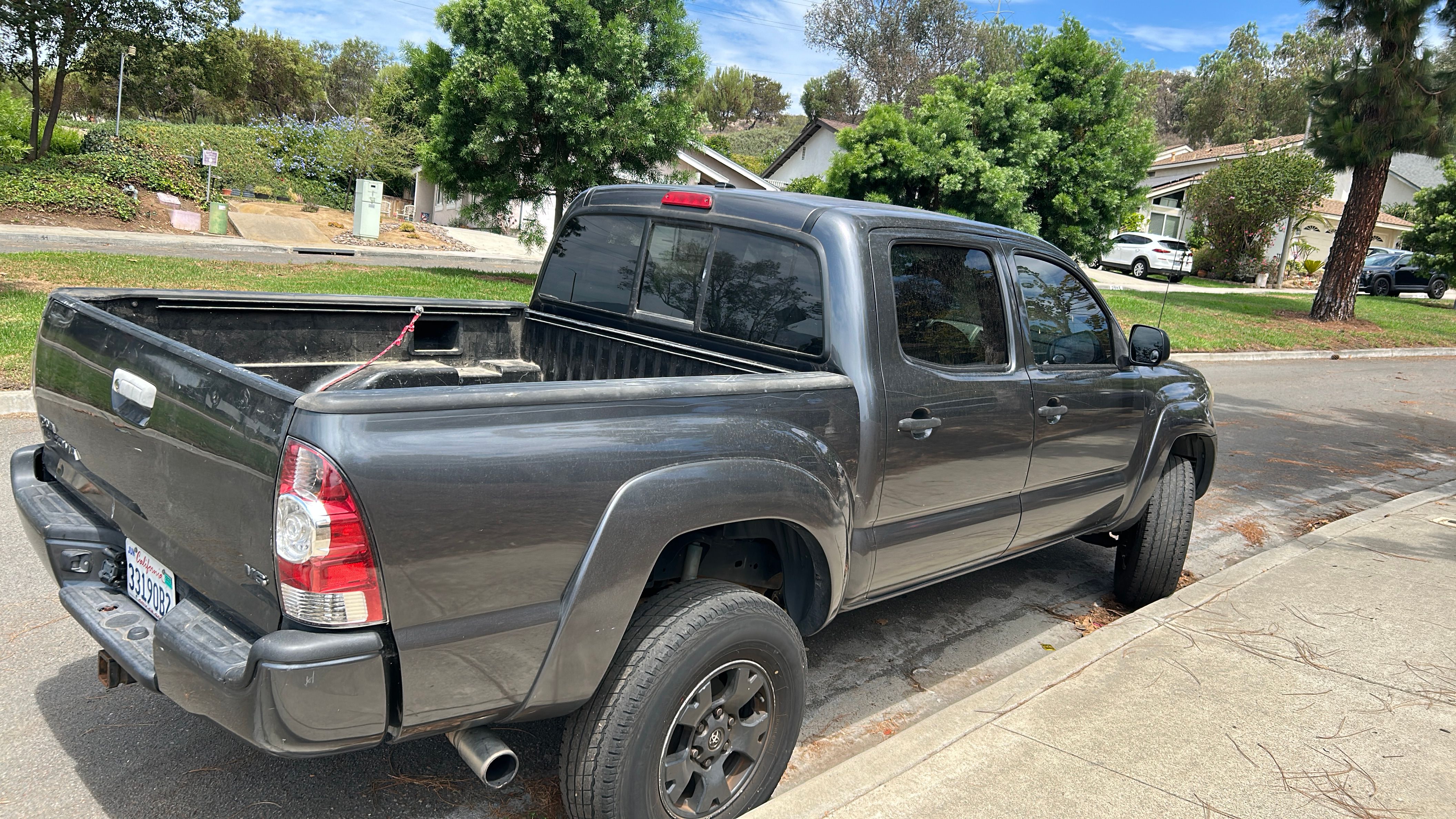 Used 2011 Toyota Tacoma 4x4 Double Cab w/ TRD Off-Road Pkg w/JBL Audio image 8