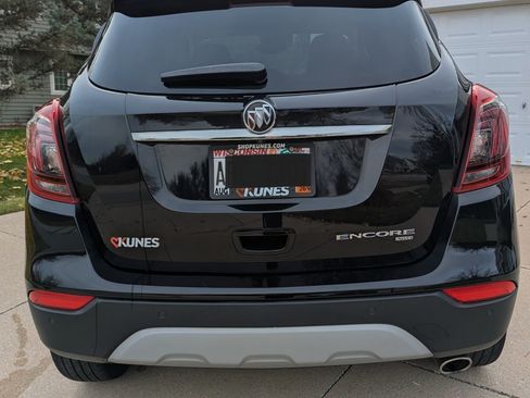 Used 2022 Buick Encore Preferred w/ Safety Package II image 5