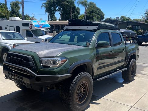 Used 2021 Toyota Tacoma TRD Off-Road w/ TRD Premium Off Road Package AWD/4WD image 5