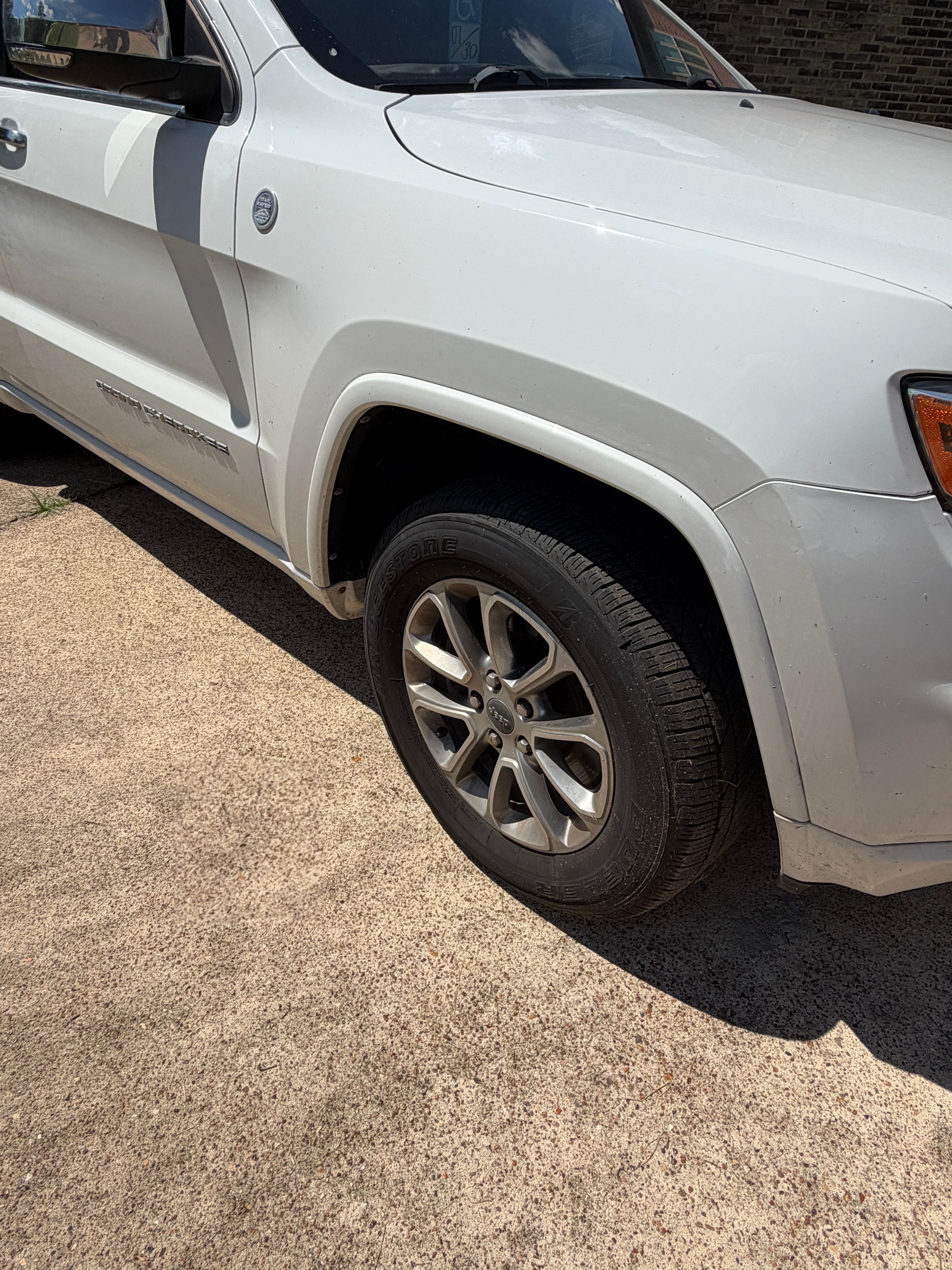Used 2016 Jeep Grand Cherokee Overland AWD/4WD image 2