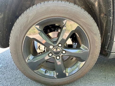 Used 2024 Jeep Grand Cherokee Limited w/ Luxury Tech Group II image 6