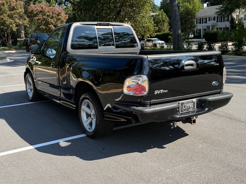 Used 2003 Ford F150 Lightning RWD image 4