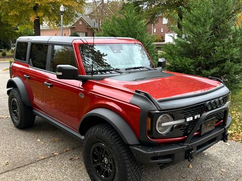 Used 2023 Ford Bronco Wildtrak image 1