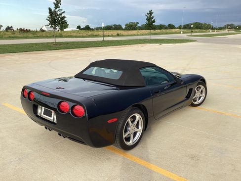 Used 2001 Chevrolet Corvette Convertible w/ Preferred Equipment Group2 RWD image 6