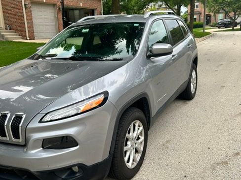 Used 2014 Jeep Cherokee Latitude w/ Cold Weather Group AWD/4WD image 2