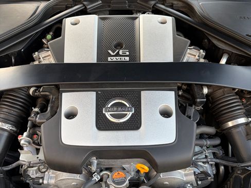 Used 2020 Nissan 370Z Touring Sport RWD image 6