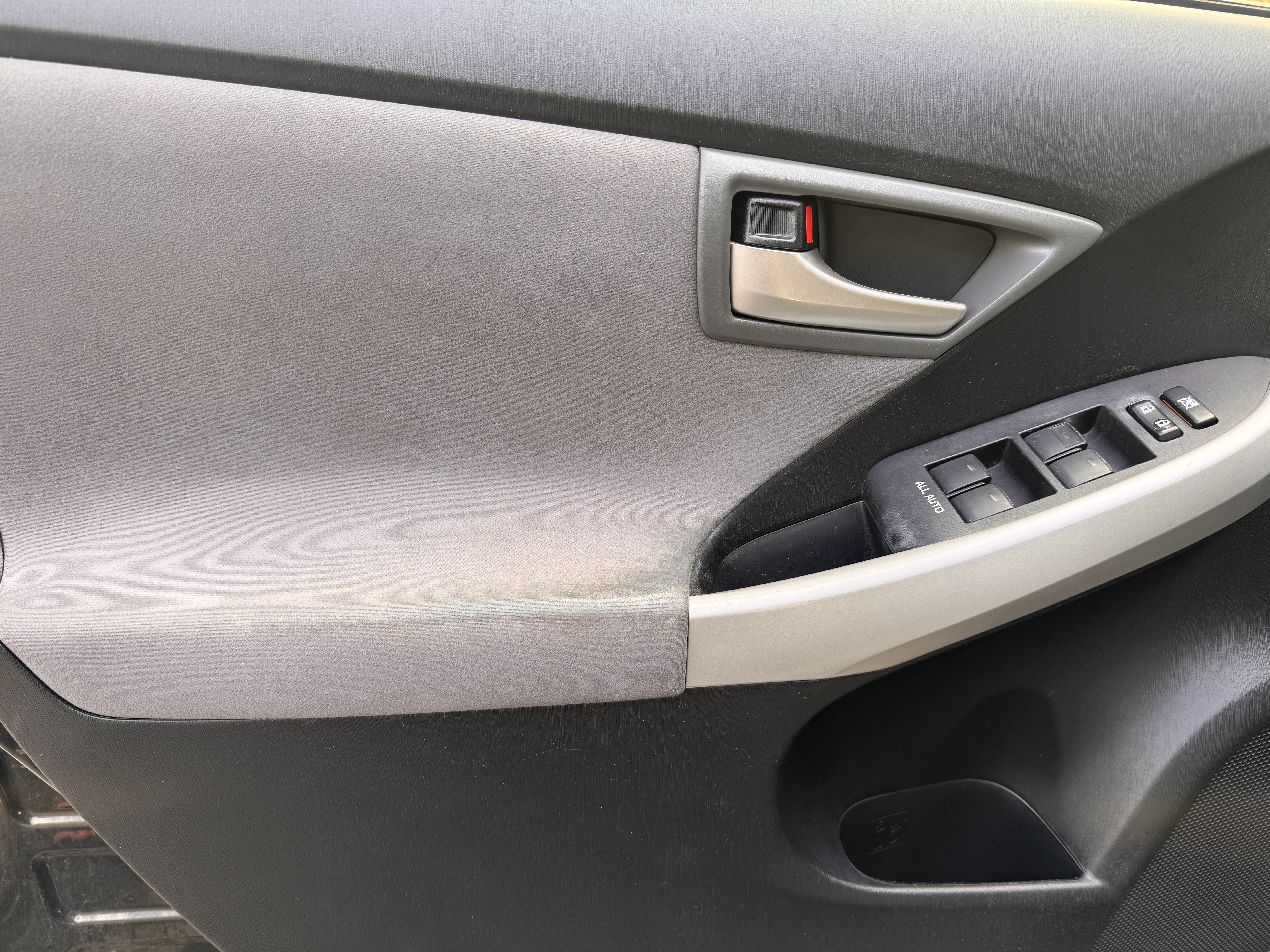 Used 2012 Toyota Prius Two FWD image 18