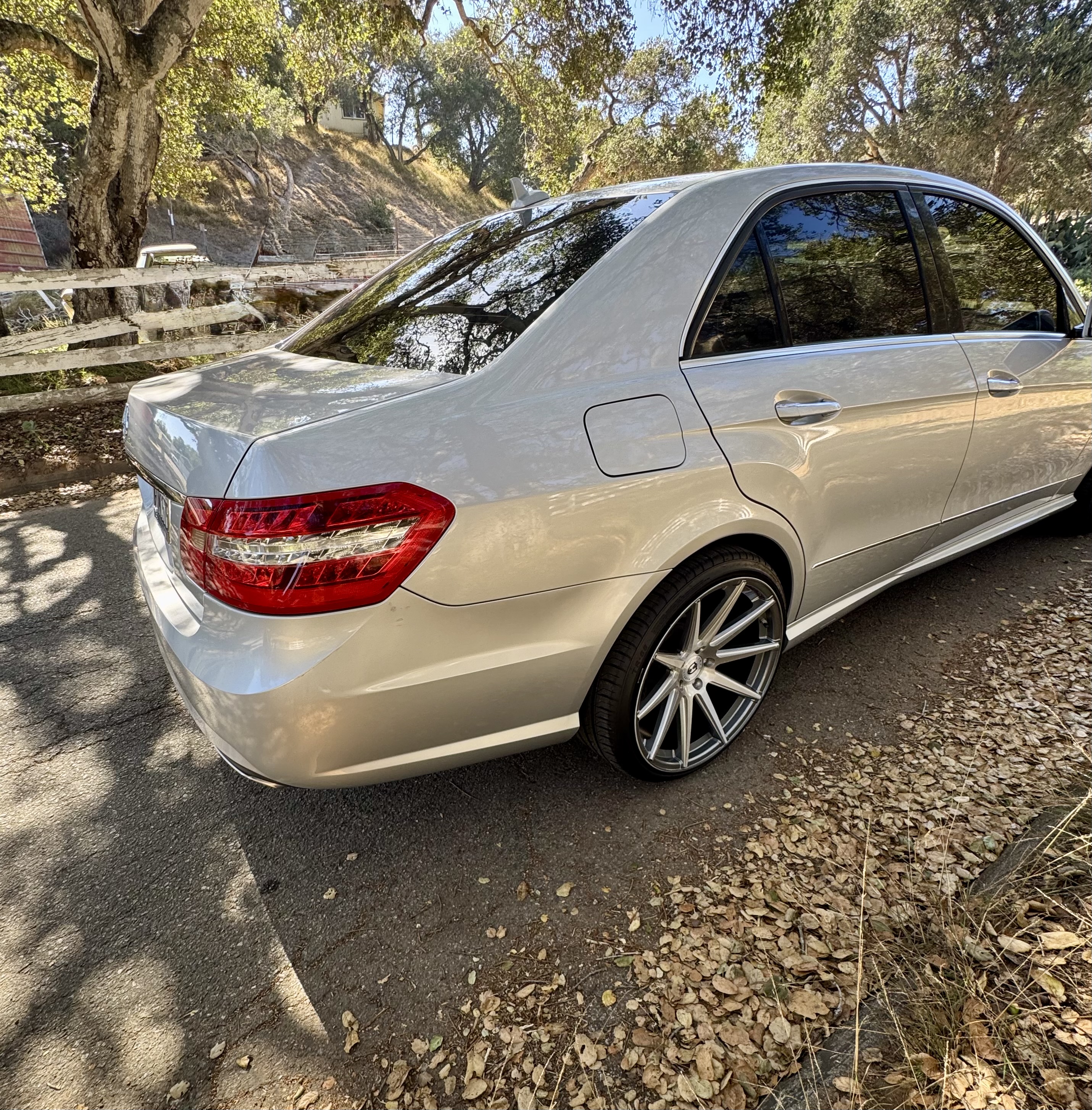 Used 2011 Mercedes-Benz E 550 Sedan image 37