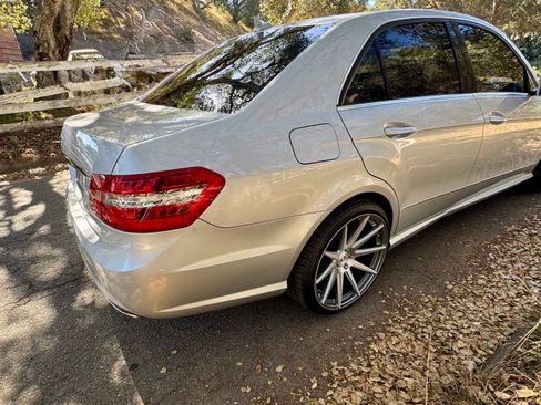 Used 2011 Mercedes-Benz E 550 Sedan image 37