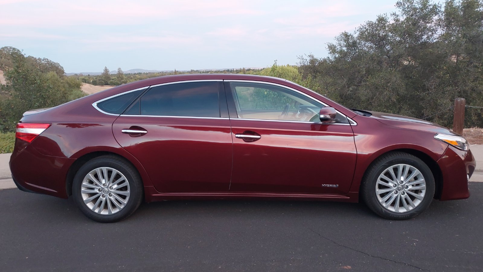 Used 2013 Toyota Avalon XLE Premium FWD image 9
