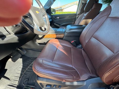 Used 2020 Chevrolet Suburban Premier w/ Premier Plus Edition image 5