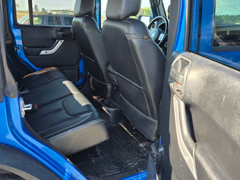 Used 2016 Jeep Wrangler Unlimited Rubicon image 16