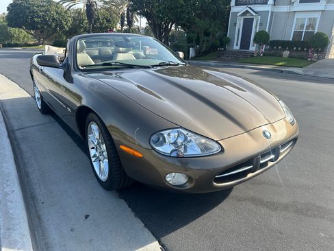 Used 2001 Jaguar XK8 Convertible image 4
