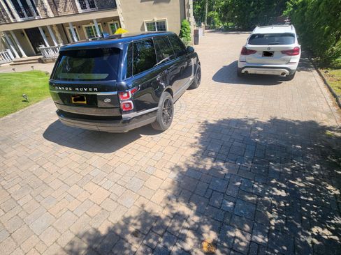 Used 2020 Land Rover Range Rover HSE image 11