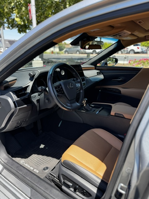 Used 2023 Lexus ES 350 w/ Premium Package FWD image 11