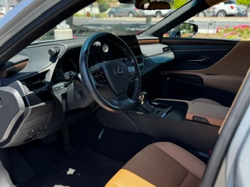 Used 2023 Lexus ES 350 w/ Premium Package FWD image 11