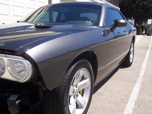 Used 2013 Dodge Challenger SXT image 9